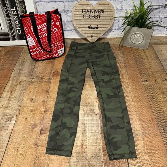 Lululemon Invigorate High-Rise Crop 23"
Heritage 365 Camo Green Twill Multi - Picture 2 of 15